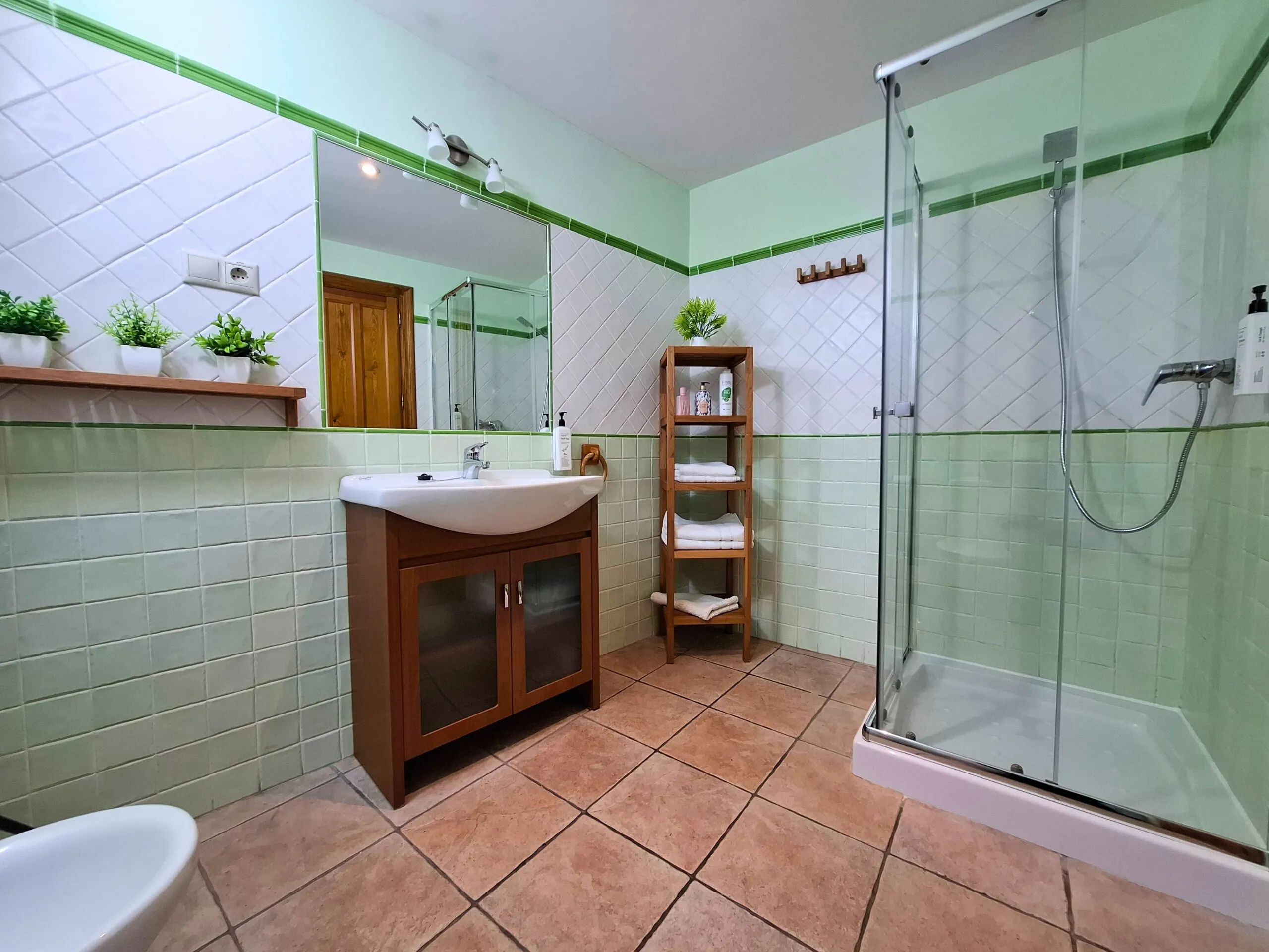 Habitaciones confortables y espacios pensados para profesionales - imagen 8