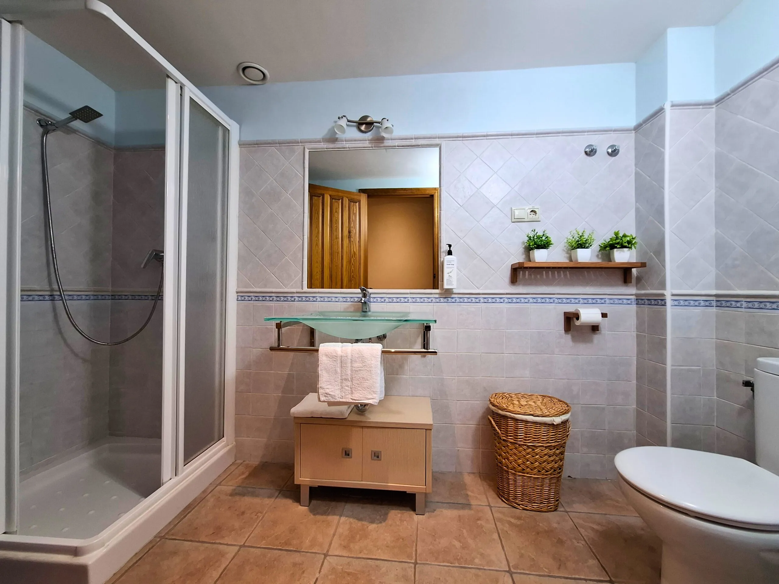 Habitaciones confortables y espacios pensados para profesionales - imagen 9